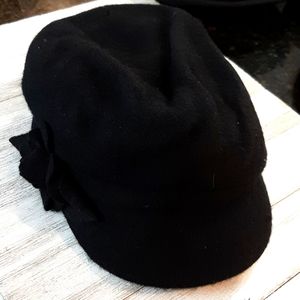 Newsboy Hat with Flower - Black